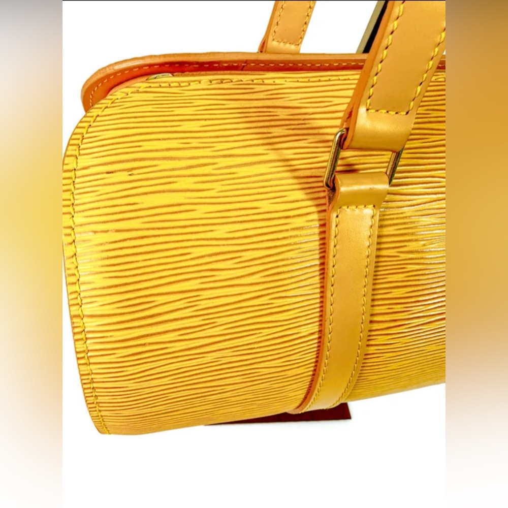 Pre-loved Louis Vuitton Epi Leather Shoulder - Picture 2 of 8